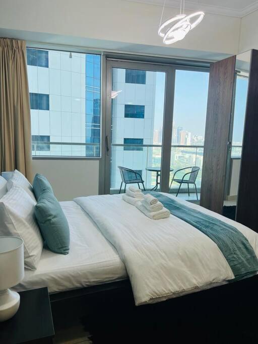1 Bed Apartment With Sea View, Pool, Gym & Free Parking In Dubai Marina Zewnętrze zdjęcie