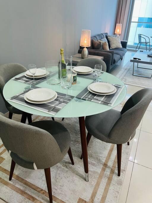 1 Bed Apartment With Sea View, Pool, Gym & Free Parking In Dubai Marina Zewnętrze zdjęcie