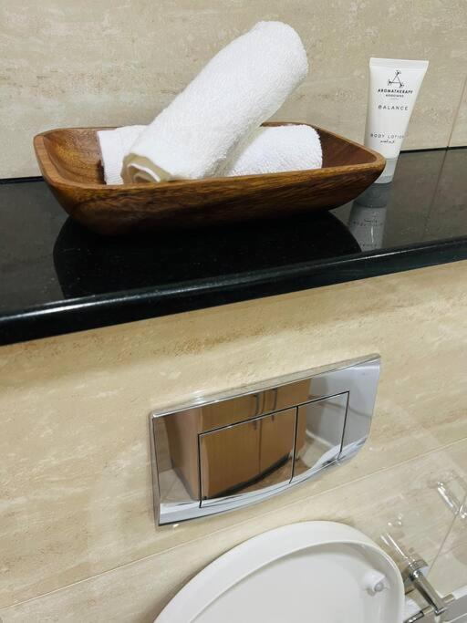 1 Bed Apartment With Sea View, Pool, Gym & Free Parking In Dubai Marina Zewnętrze zdjęcie