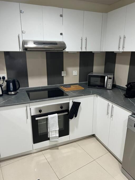 1 Bed Apartment With Sea View, Pool, Gym & Free Parking In Dubai Marina Zewnętrze zdjęcie
