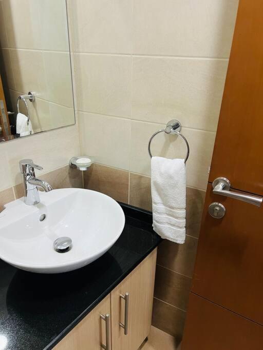 1 Bed Apartment With Sea View, Pool, Gym & Free Parking In Dubai Marina Zewnętrze zdjęcie